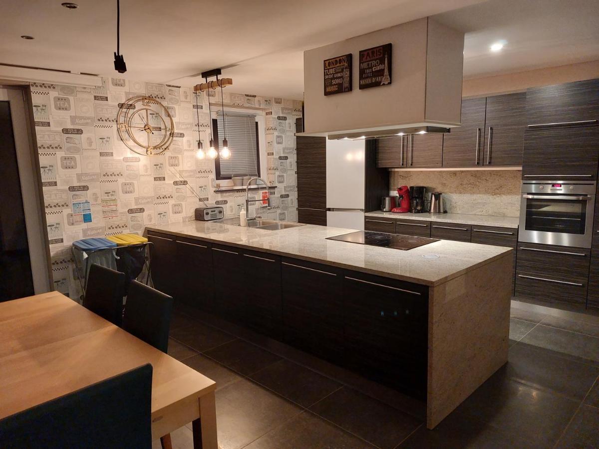 Le Reposoir Maison Spacieuse Avec Feu Au Bois Bertogne ภายนอก รูปภาพ